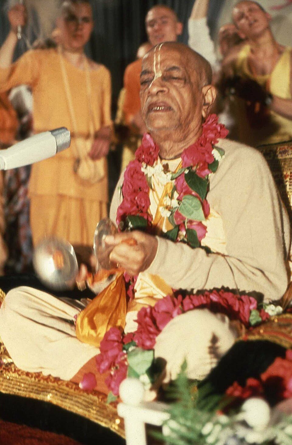 Śrīla Prabhupāda kīrtant vezet